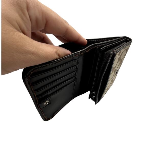 Coach Signature Wallet - Picture 6 of 9